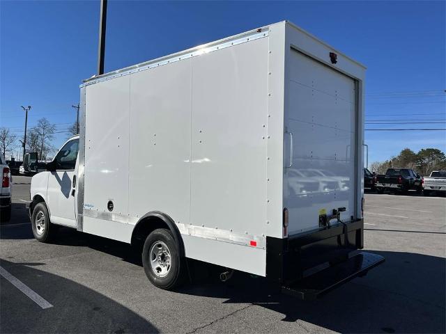 2023 Chevrolet Express Cutaway 3500 Vehicle Photo in ALCOA, TN 37701-3235