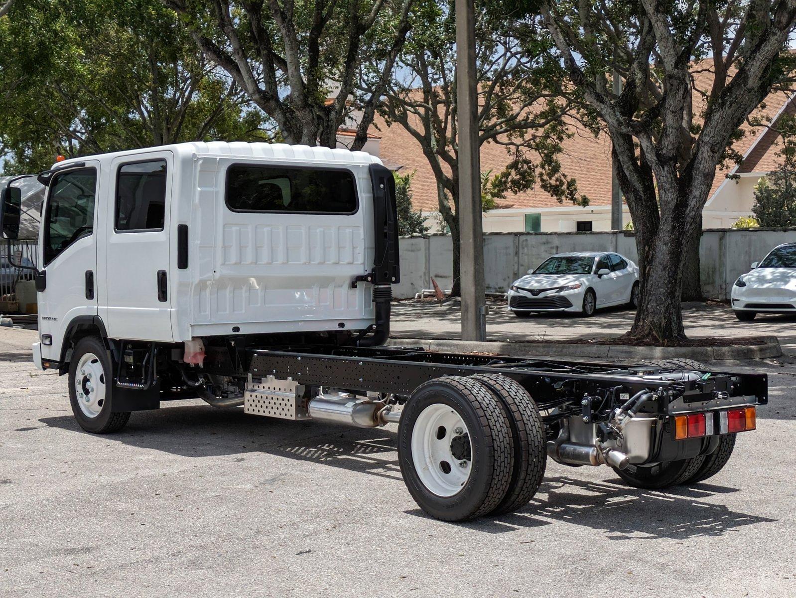 2025 Chevrolet Low Cab Forward 5500 HG Vehicle Photo in GREENACRES, FL 33463-3207