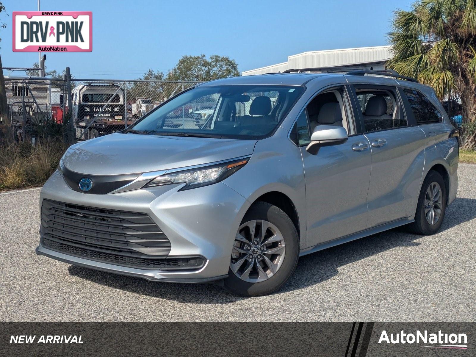 2023 Toyota Sienna Vehicle Photo in Sarasota, FL 34231