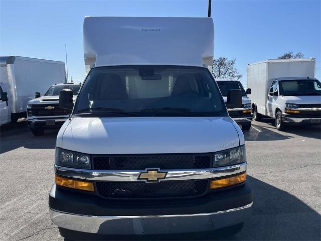 2025 Chevrolet Express Cutaway 3500 Vehicle Photo in ALCOA, TN 37701-3235