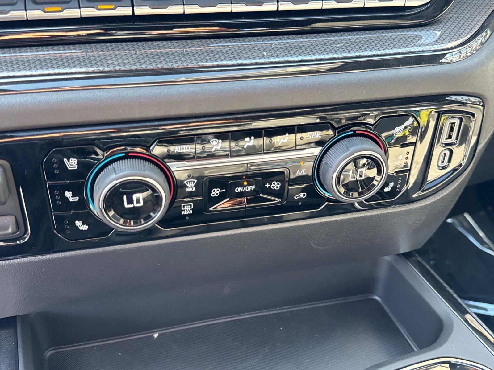 2025 Chevrolet Silverado 1500 Vehicle Photo in LOS ANGELES, CA 90007-3794