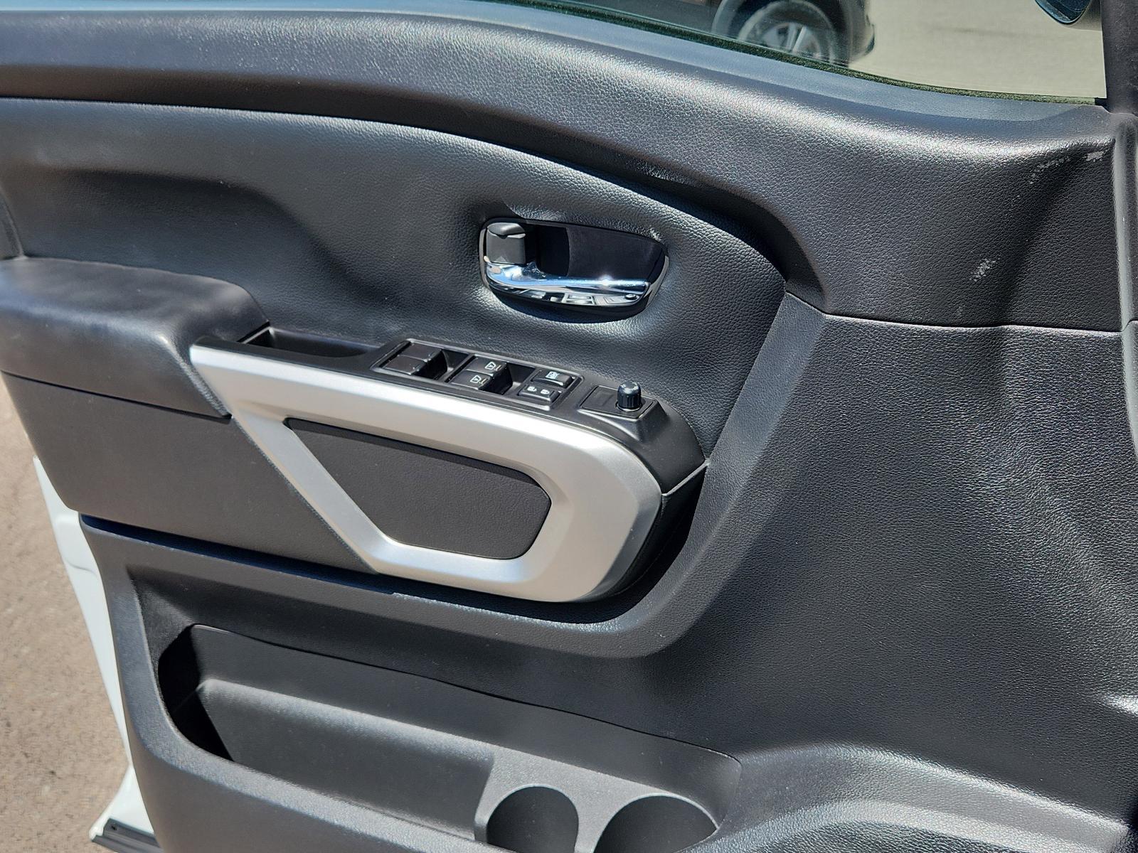 2023 Nissan Titan Vehicle Photo in Albuquerque, NM 87110