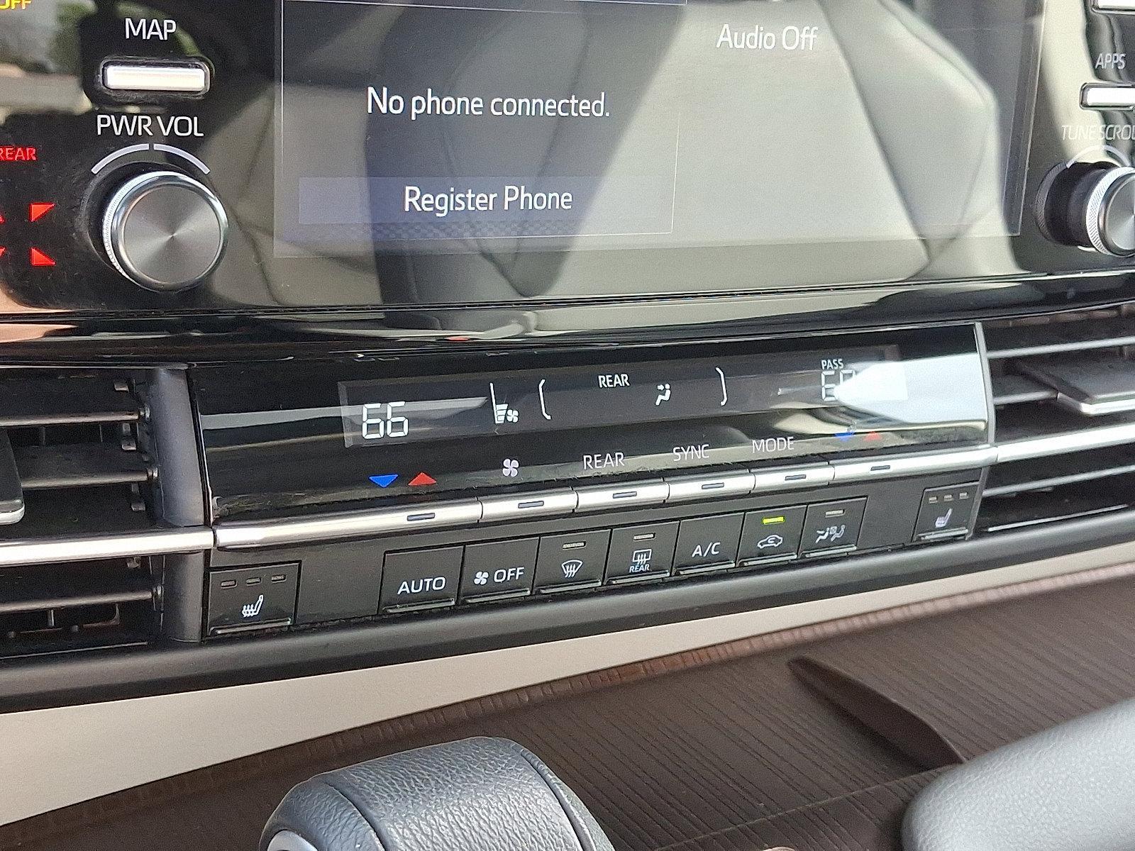 2023 Toyota Sienna Vehicle Photo in Trevose, PA 19053