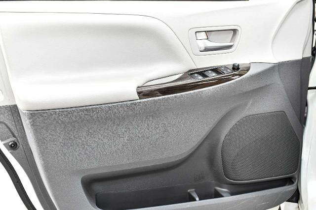 2016 Toyota Sienna Vehicle Photo in DALLAS, TX 75235