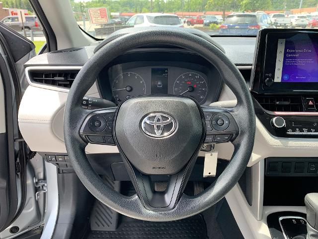 2024 Toyota Corolla Cross Vehicle Photo in MOON TOWNSHIP, PA 15108-2571