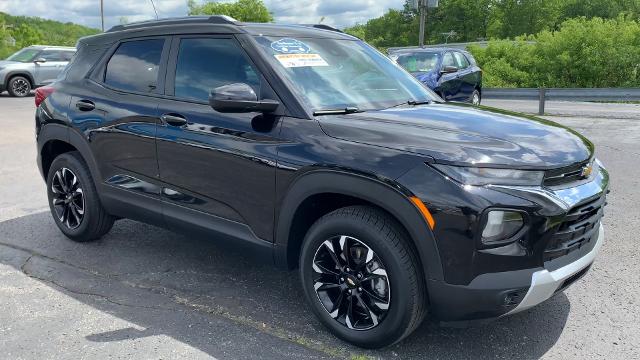 2022 Chevrolet Trailblazer Vehicle Photo in MOON TOWNSHIP, PA 15108-2571