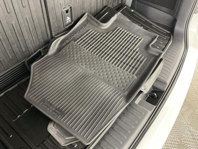 2024 Toyota Highlander Vehicle Photo in GILBERT, AZ 85297-0402