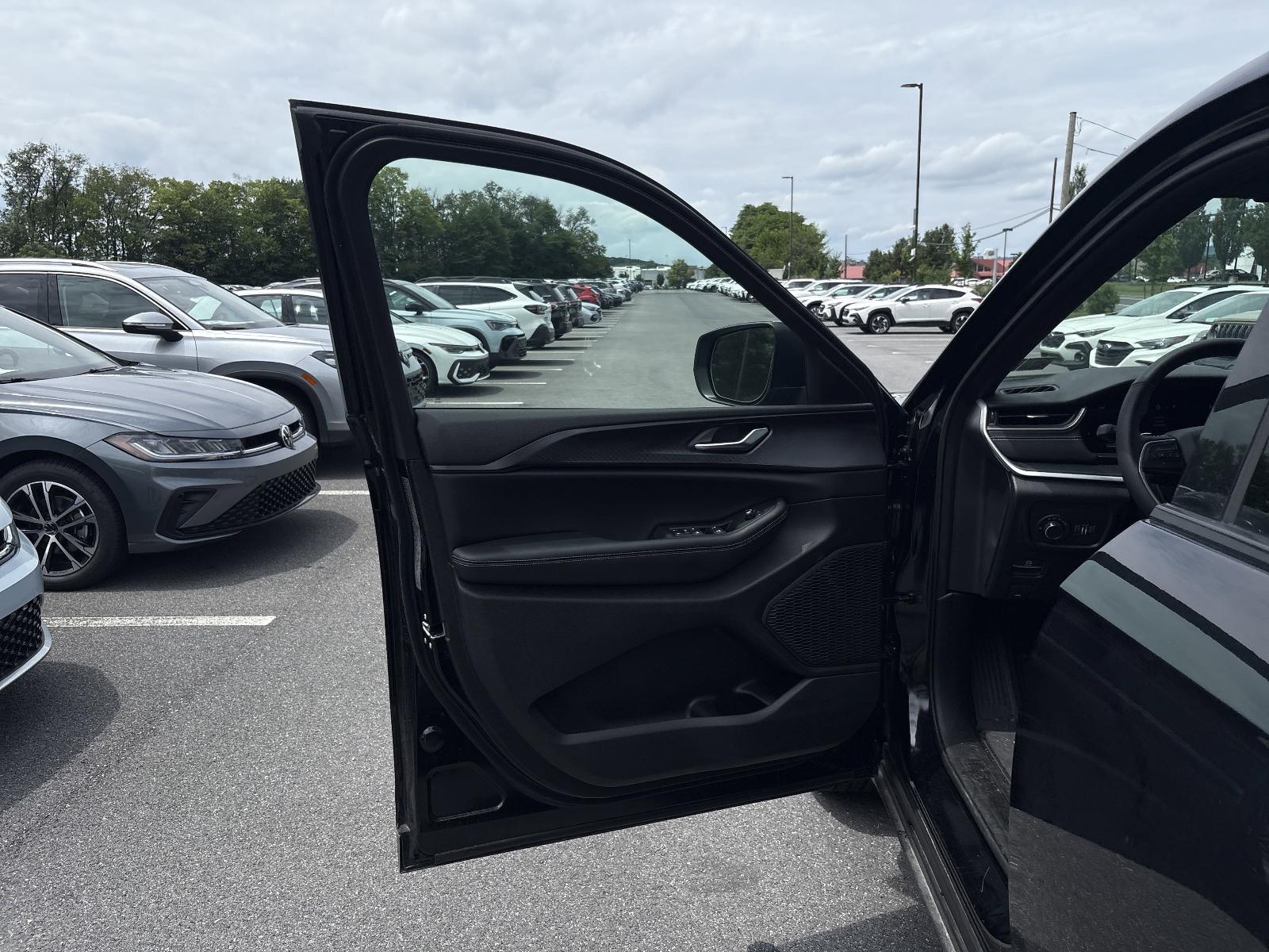 2025 Jeep Grand Cherokee Vehicle Photo in Mechanicsburg, PA 17050-1707