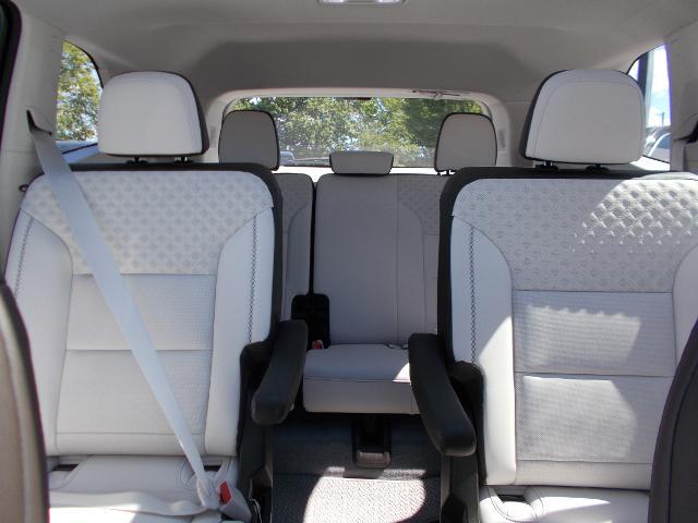 2026 GMC Acadia Vehicle Photo in LOWELL, MA 01852-4336
