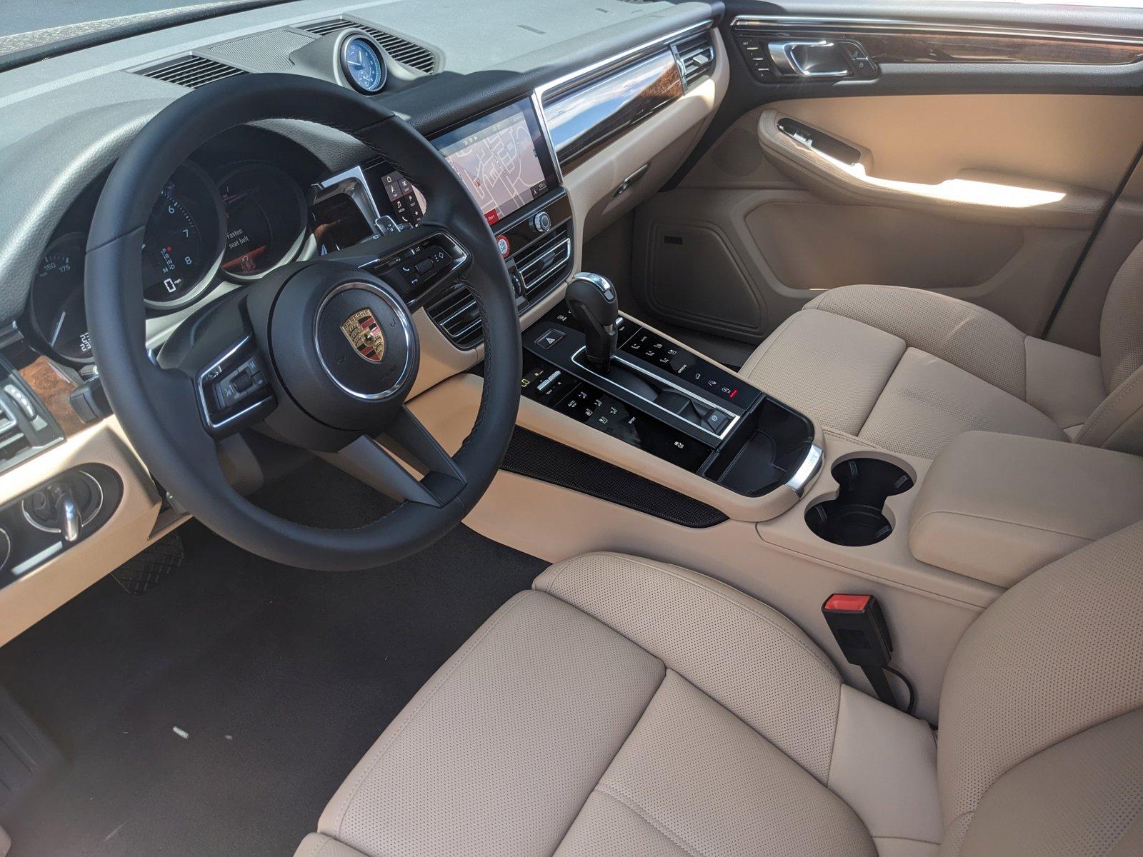 2024 Porsche Macan Vehicle Photo in Towson, MD 21204