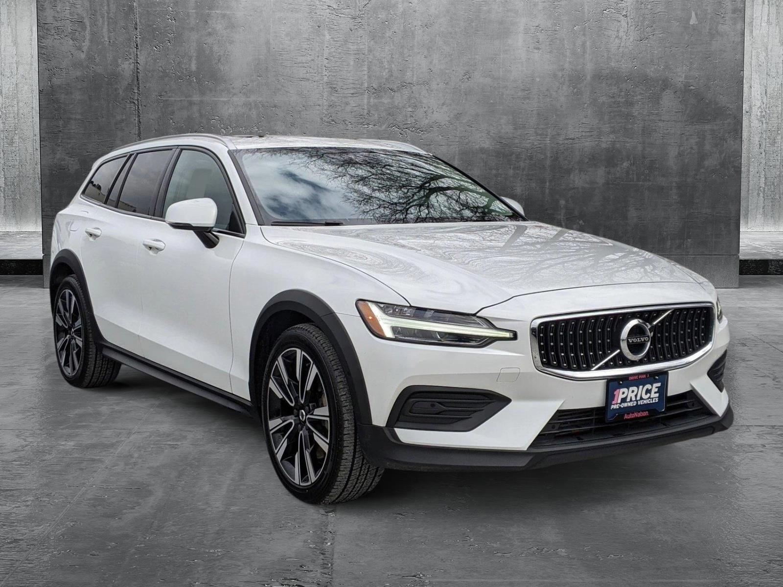 2020 Volvo V60 Cross Country Vehicle Photo in Cockeysville, MD 21030