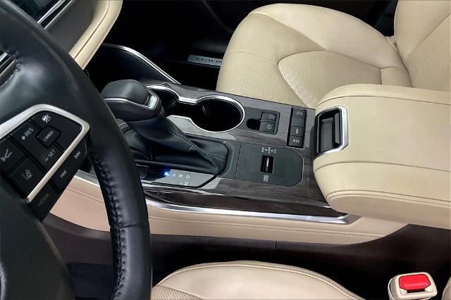 2022 Toyota Highlander Vehicle Photo in Grapevine, TX 76051
