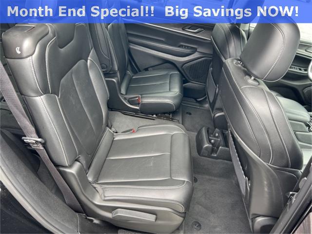 2023 Jeep Grand Cherokee L Vehicle Photo in GREEN BAY, WI 54304-5303