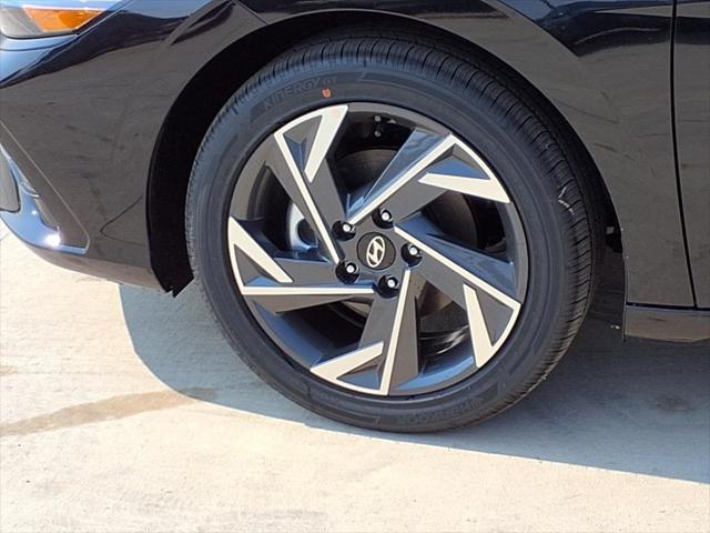 2025 Hyundai ELANTRA Vehicle Photo in Peoria, IL 61615