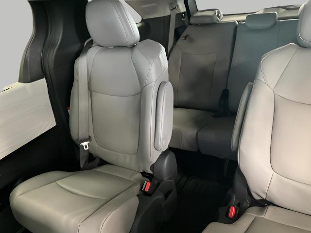 2025 Toyota Sienna Vehicle Photo in Oshkosh, WI 54904