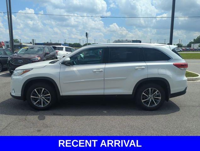 2019 Toyota Highlander Vehicle Photo in Merrillville, IN 46410