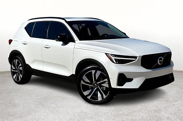 2024 Volvo XC40 Vehicle Photo in Houston, TX 77007