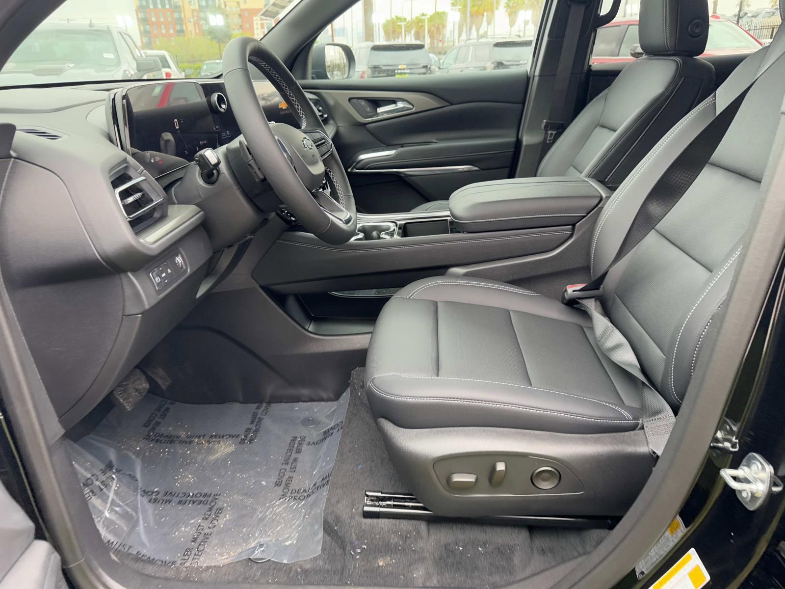 2025 Chevrolet Traverse Vehicle Photo in LOS ANGELES, CA 90007-3794