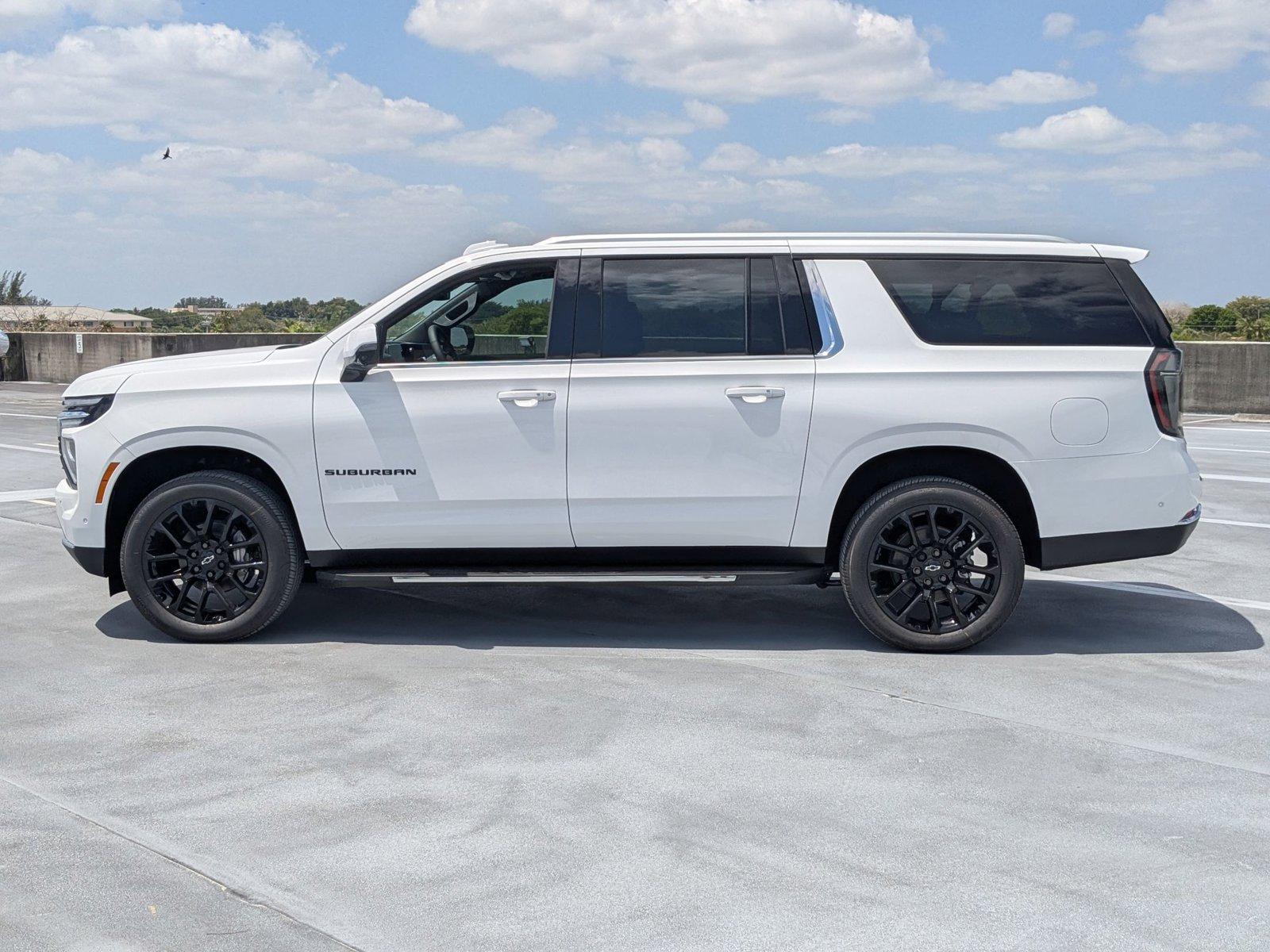 2025 Chevrolet Suburban Vehicle Photo in PEMBROKE PINES, FL 33024-6534