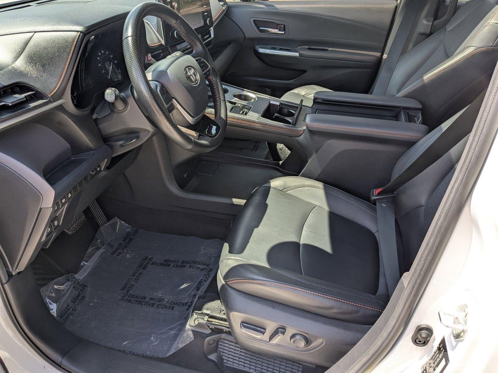 2022 Toyota Sienna Vehicle Photo in Pembroke Pines , FL 33084
