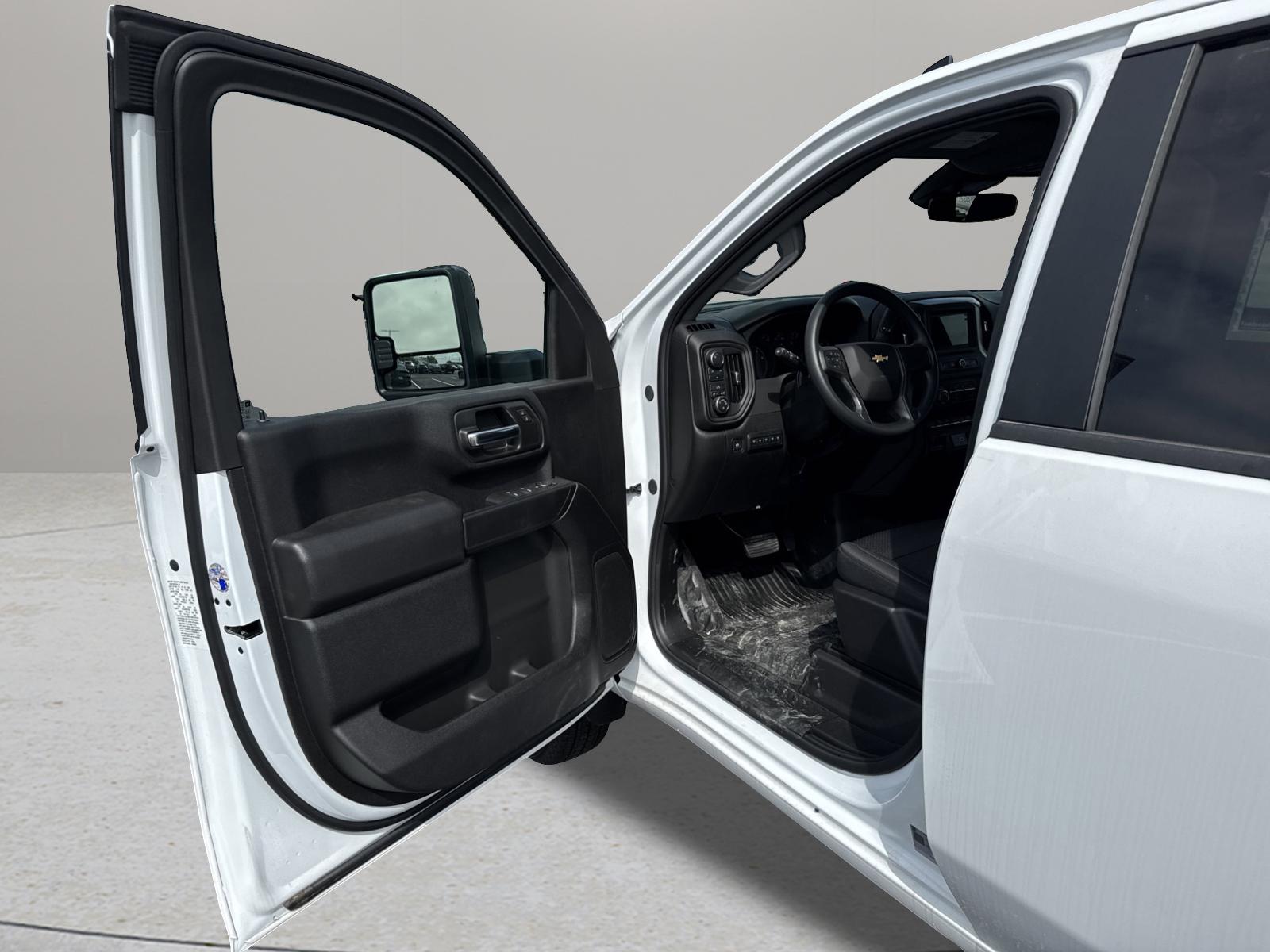2025 Chevrolet Silverado 3500 HD Chassis Cab Vehicle Photo in GEORGETOWN, TX 78626-7508