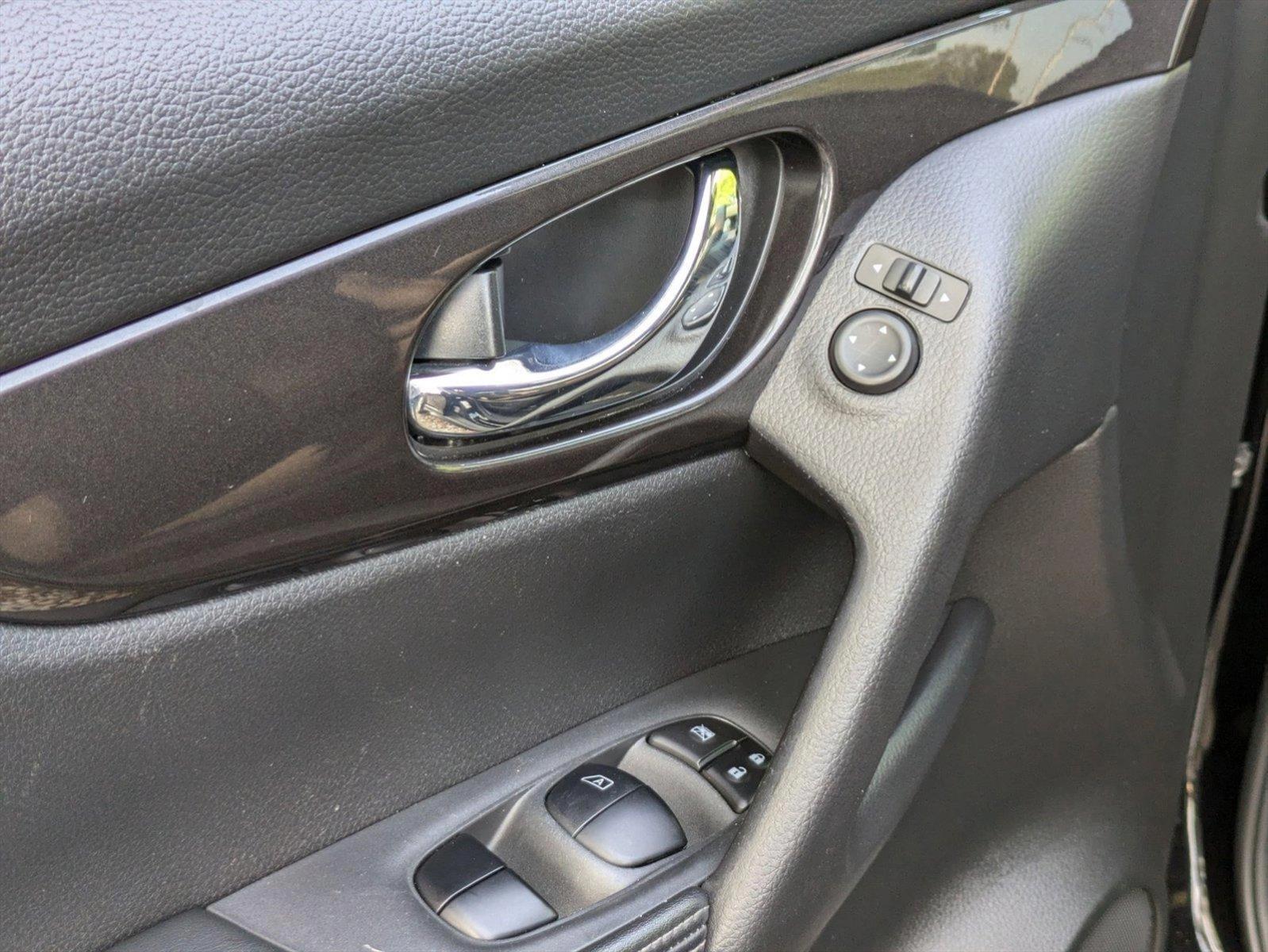 2018 Nissan Rogue Vehicle Photo in Tampa, FL 33614