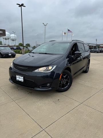 2019 Chrysler Pacifica Vehicle Photo in Peoria, IL 61615