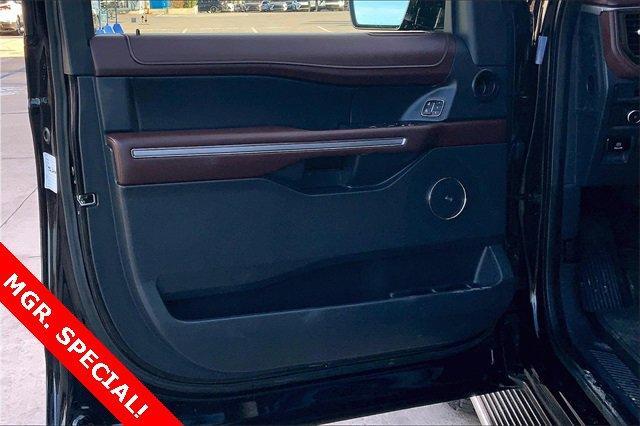 2022 Ford Expedition Vehicle Photo in TOPEKA, KS 66609-0000