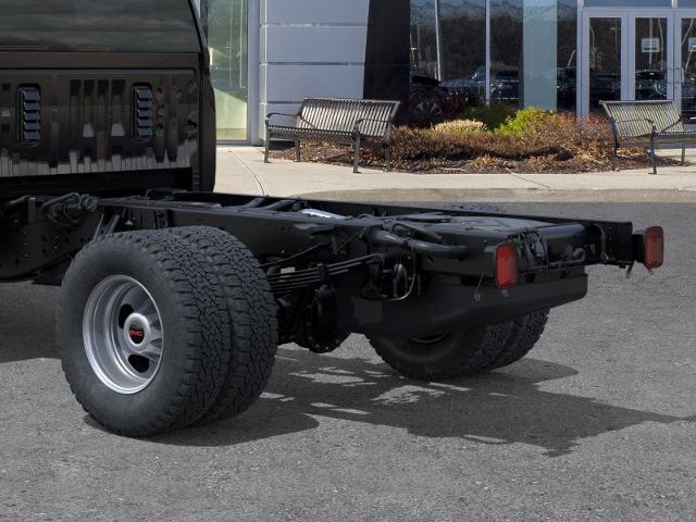 2025 GMC Sierra 3500 HD Chassis Cab Vehicle Photo in DANBURY, CT 06810-5034