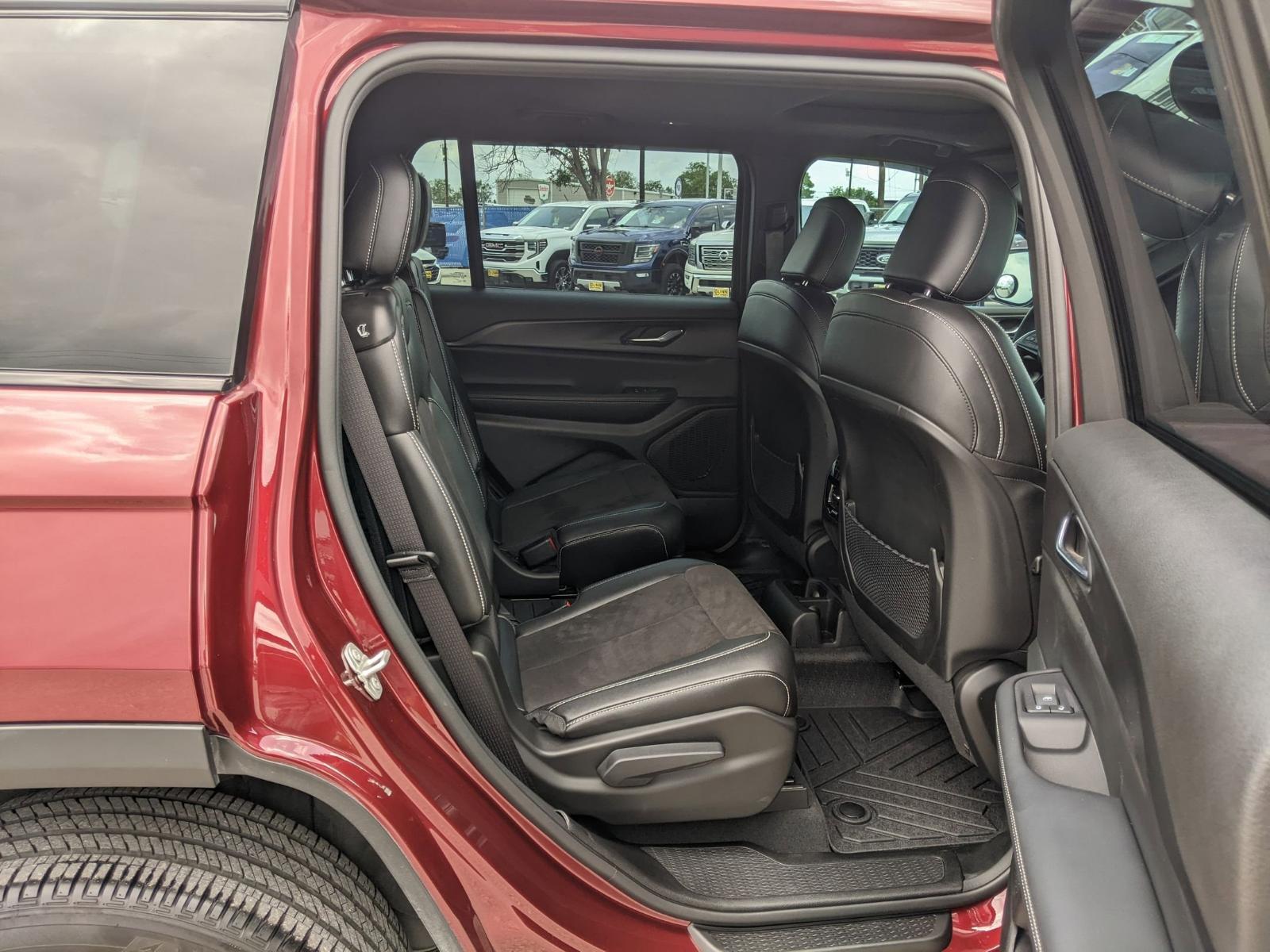 2024 Jeep Grand Cherokee L Vehicle Photo in Seguin, TX 78155
