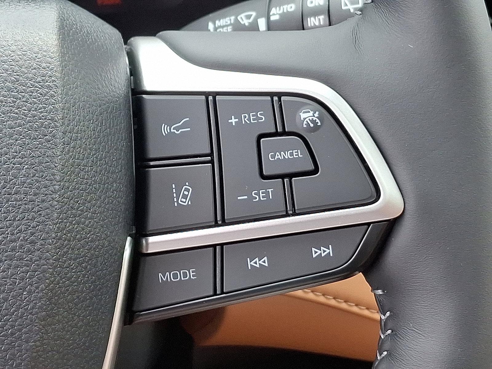 2025 Toyota Highlander Vehicle Photo in Trevose, PA 19053