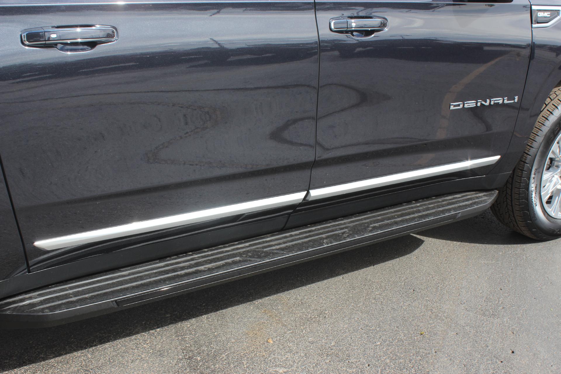2024 GMC Yukon XL Vehicle Photo in AURORA, CO 80012-4011