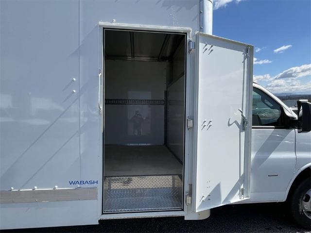 2023 Chevrolet Express Cutaway 3500 Vehicle Photo in ALCOA, TN 37701-3235