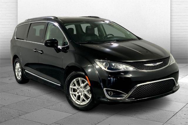 2020 Chrysler Pacifica Vehicle Photo in Lees Summit, MO 64086