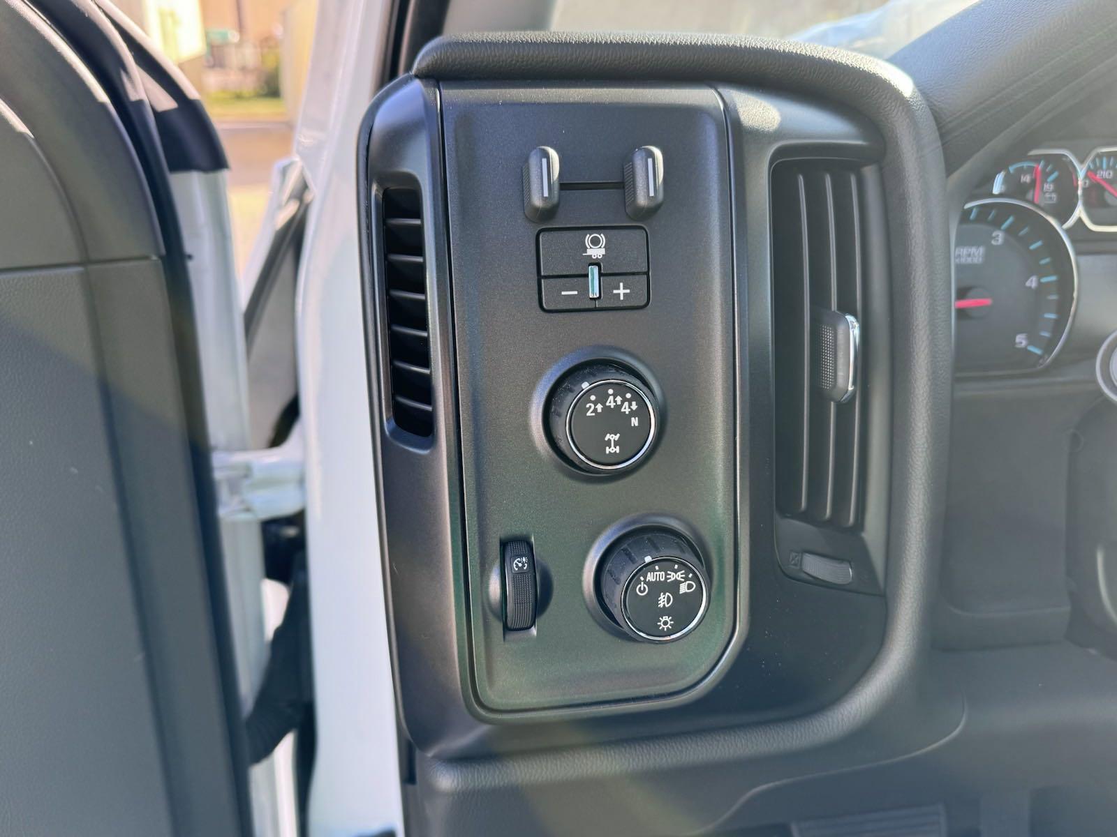 2024 Chevrolet Silverado 5500 HD Vehicle Photo in GEORGETOWN, TX 78626-7508