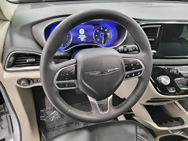 2023 Chrysler Pacifica Vehicle Photo in Green Bay, WI 54304