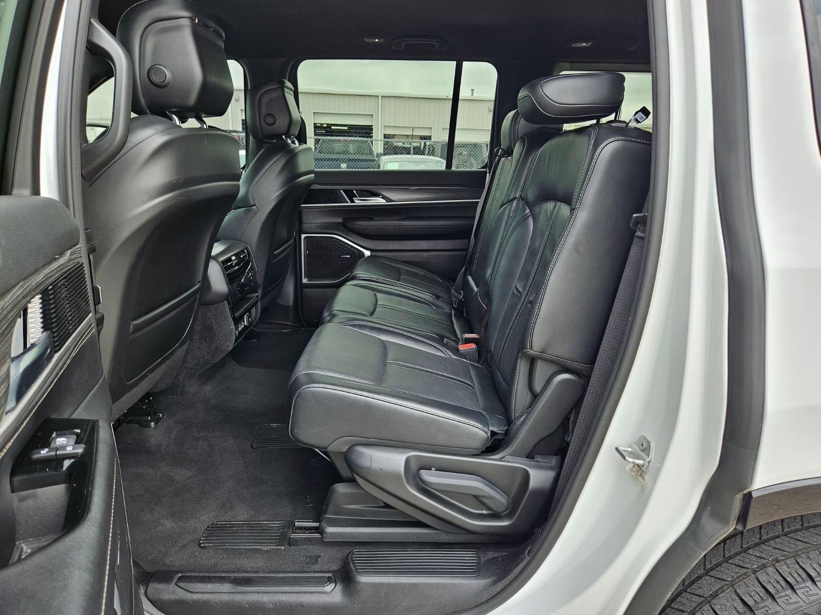 2023 Jeep Wagoneer Vehicle Photo in Seguin, TX 78155