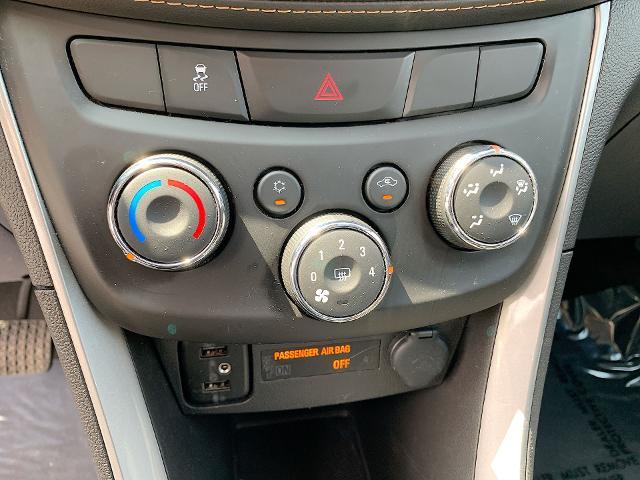 2022 Chevrolet Trax Vehicle Photo in MOON TOWNSHIP, PA 15108-2571