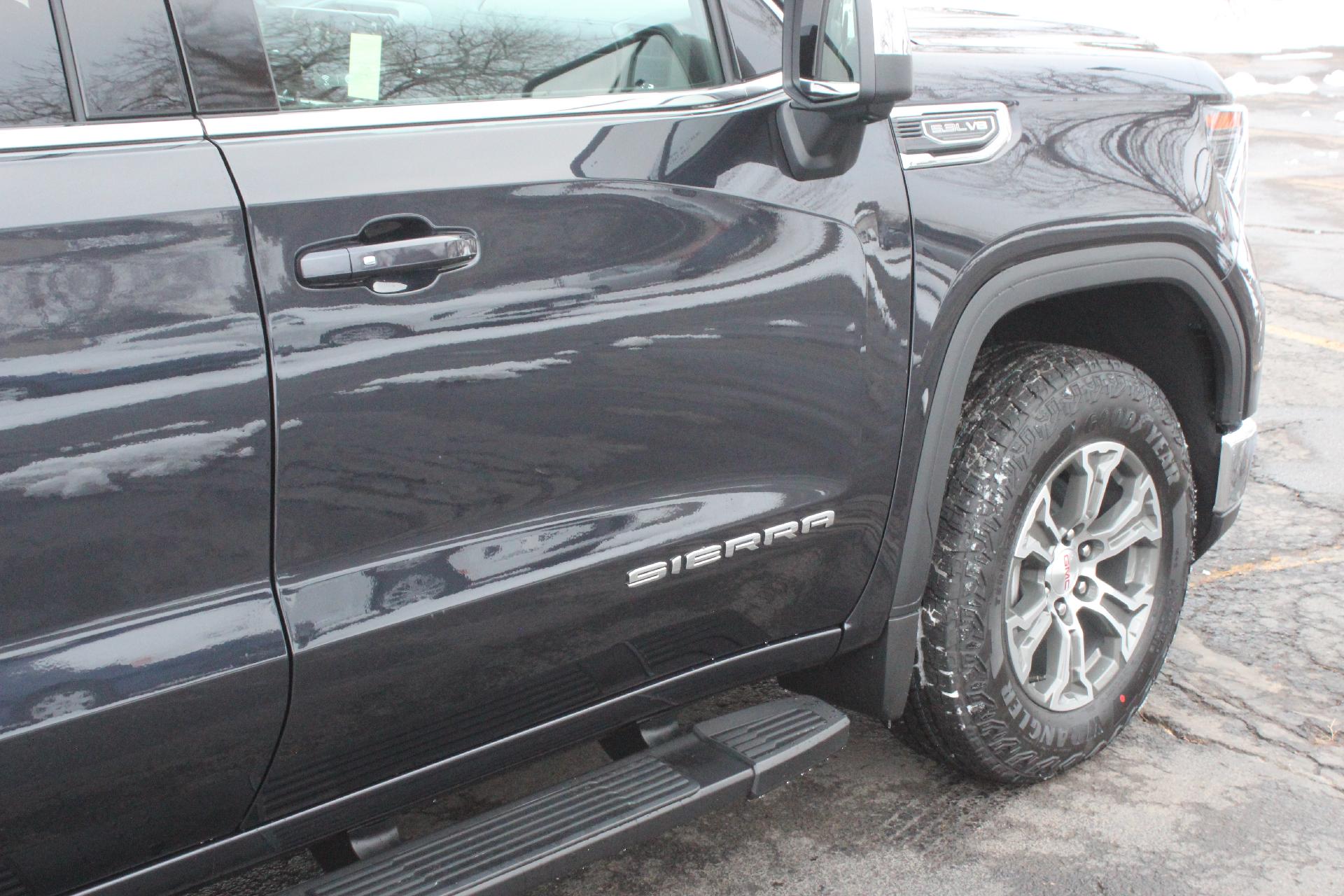 2025 GMC Sierra 1500 Vehicle Photo in AURORA, CO 80012-4011