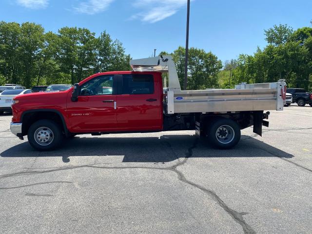 2024 Chevrolet Silverado 3500 HD Chassis Cab Vehicle Photo in LEOMINSTER, MA 01453-2952