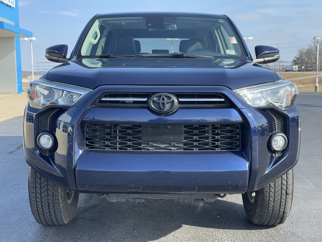 2020 Toyota 4Runner Vehicle Photo in BOONVILLE, IN 47601-9633