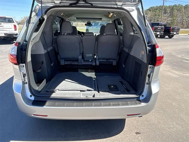 2020 Toyota Sienna Vehicle Photo in ALBERTVILLE, AL 35950-0246