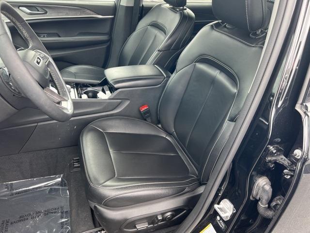 2023 Jeep Grand Cherokee L Vehicle Photo in GREEN BAY, WI 54304-5303