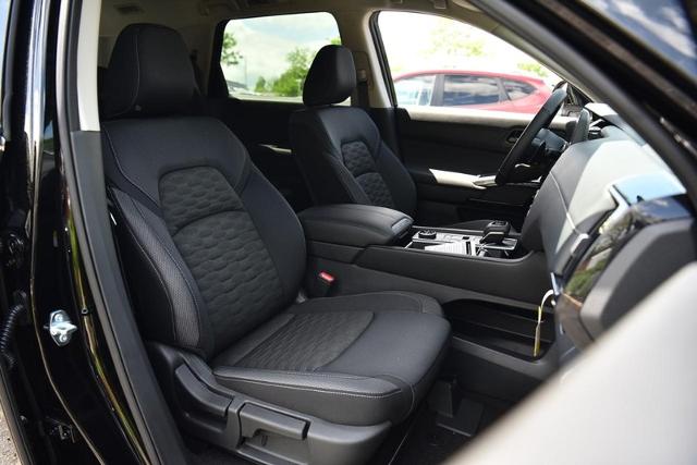 2025 Nissan Pathfinder Vehicle Photo in Ballwin, MO 63011