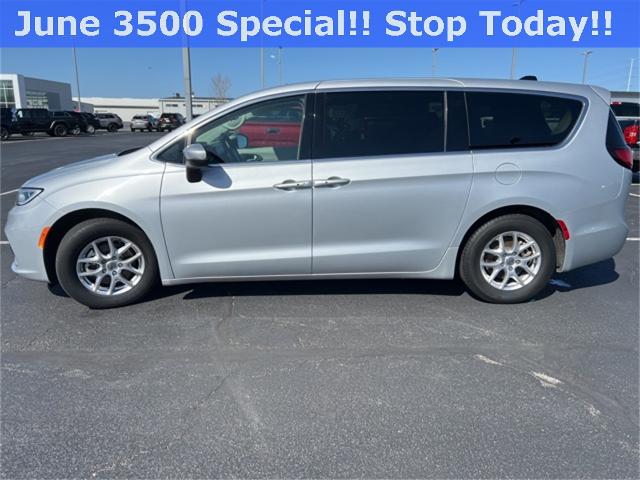 2023 Chrysler Pacifica Vehicle Photo in GREEN BAY, WI 54304-5303
