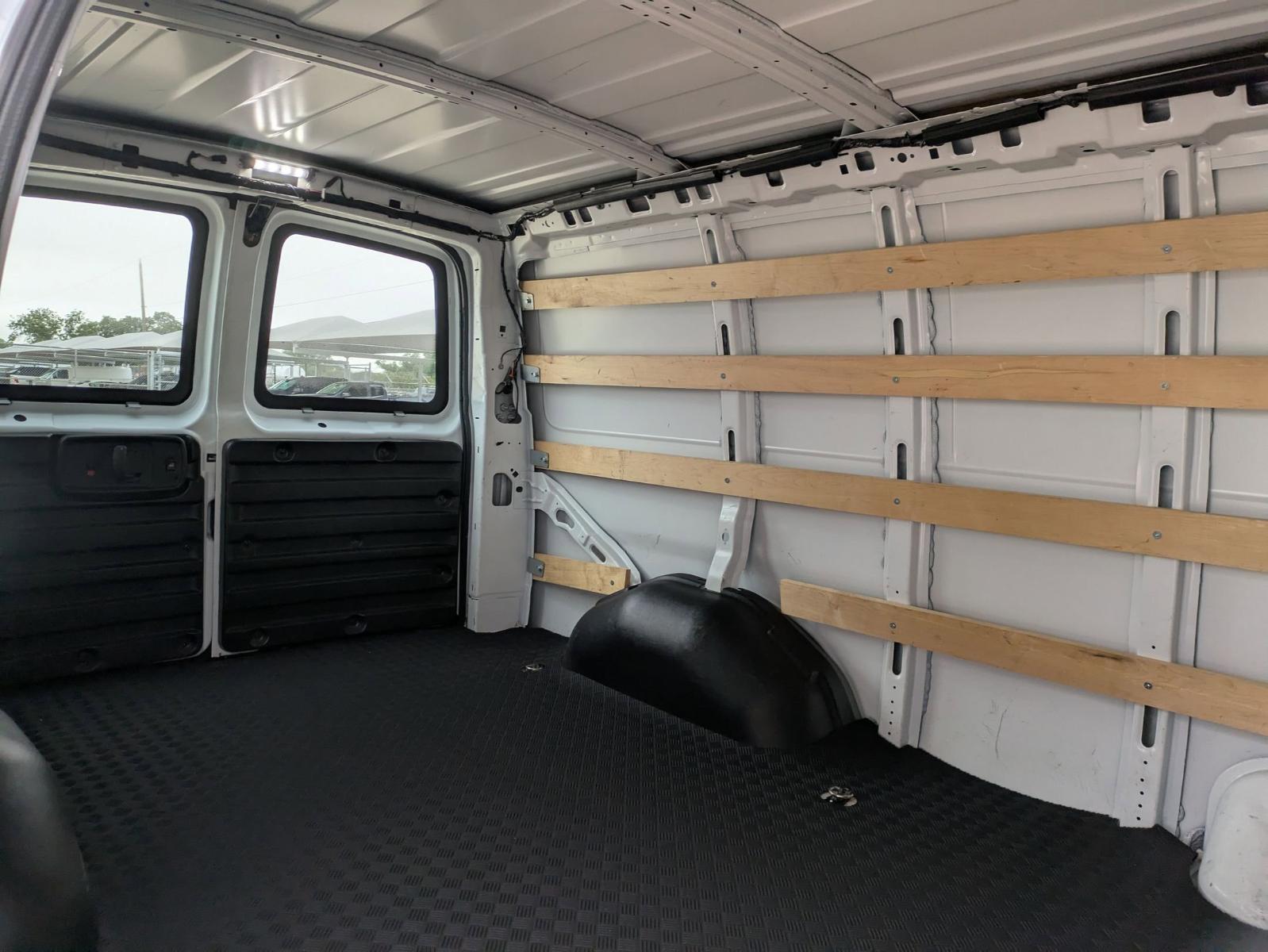 2023 Chevrolet Express Cargo 2500 Vehicle Photo in SELMA, TX 78154-1460