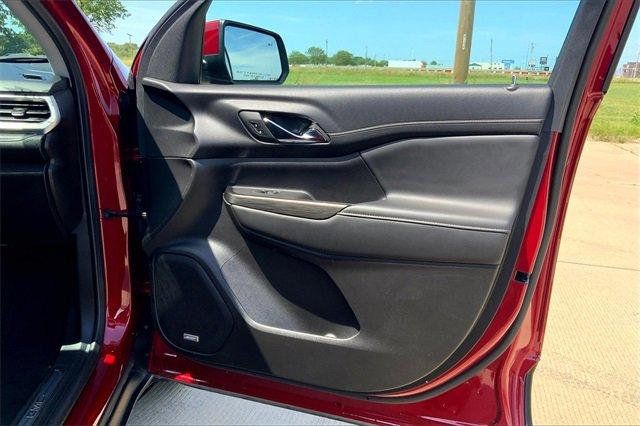 2023 GMC Acadia Vehicle Photo in TOPEKA, KS 66609-0000
