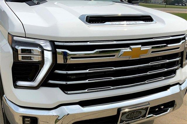 2024 Chevrolet Silverado 2500 HD Vehicle Photo in TOPEKA, KS 66609-0000