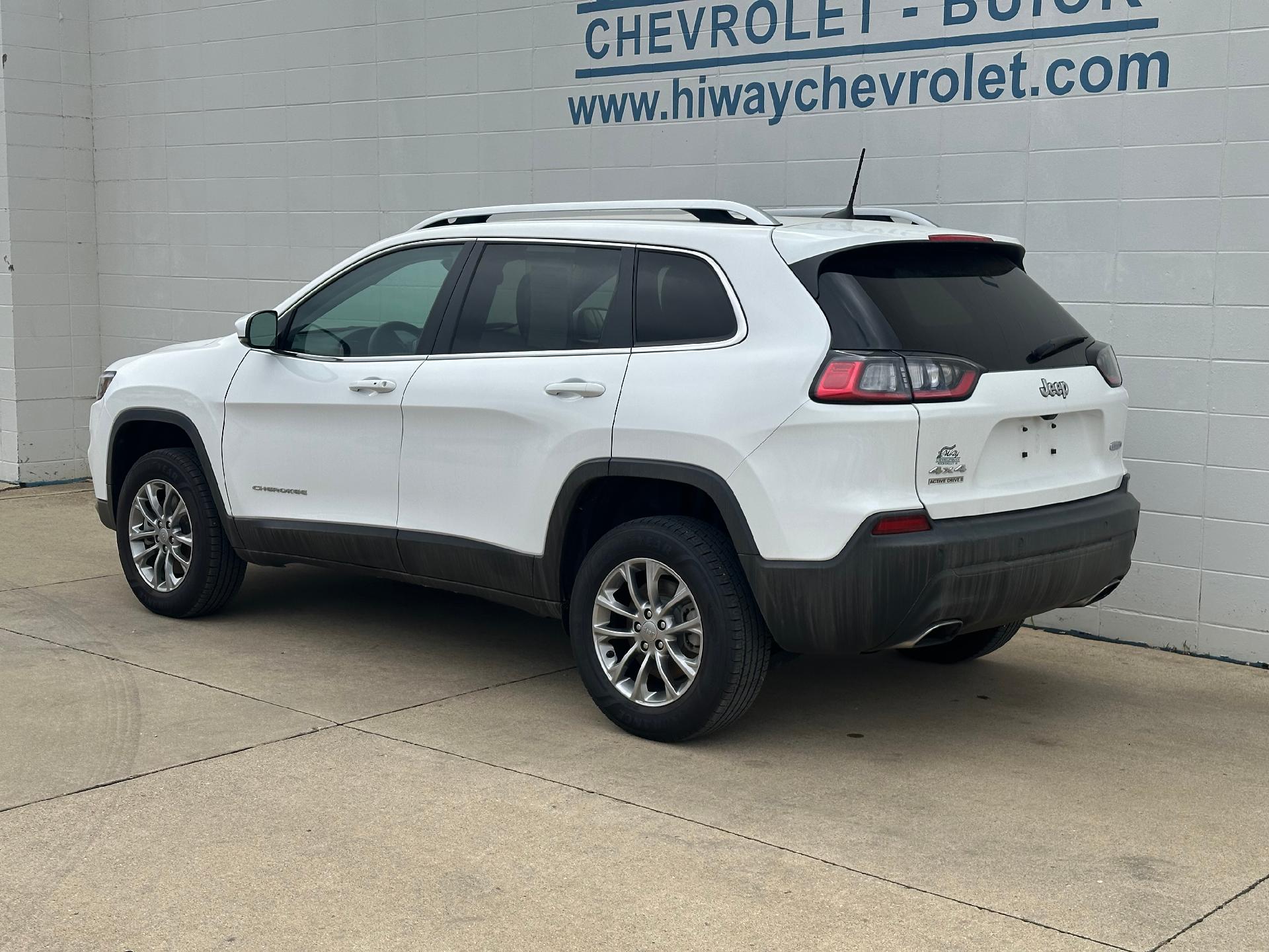 View vehicle photo 4