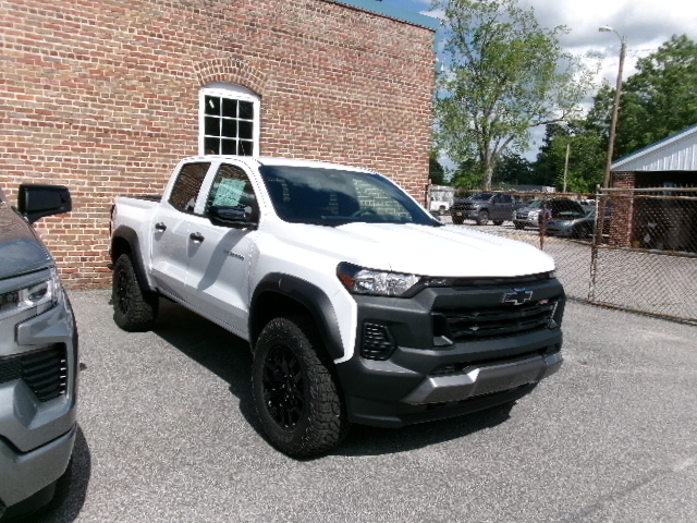 2024 Chevrolet Colorado Trail Boss photo 1